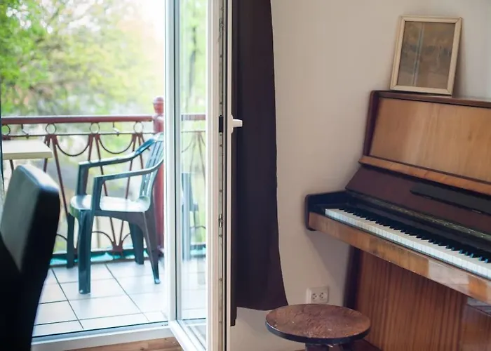 V 13 - 3 Bdr Balcony, Views - Courtyard N Vokieciu *