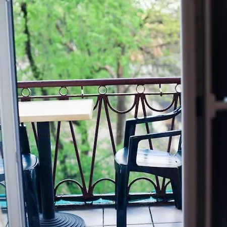 V 13 - 3 Bdr Balcony, Views - Courtyard N Vokieciu Apartment