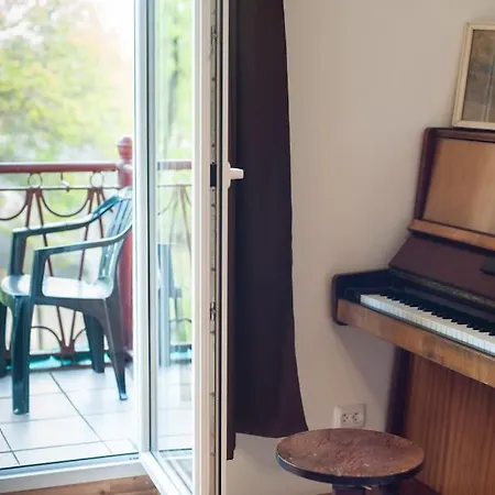 V 13 - 3 Bdr Balcony, Views - Courtyard N Vokieciu *