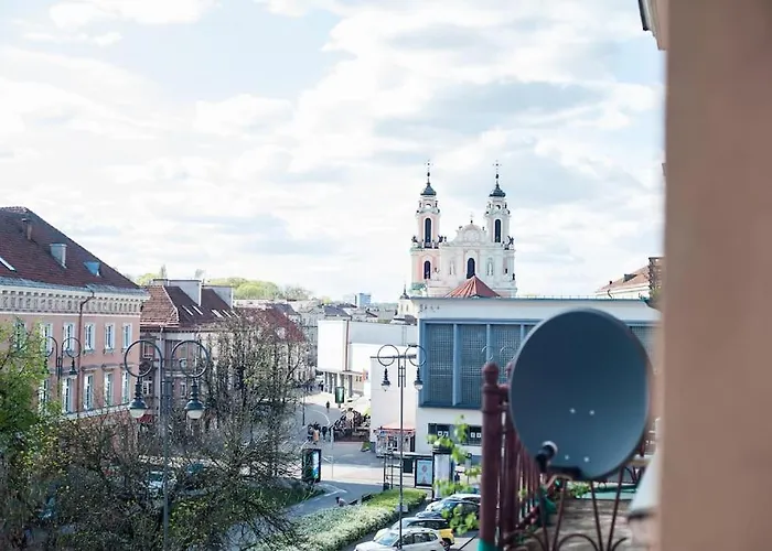 V 13 - 3 Bdr Balcony, Views - Courtyard N Vokiečių