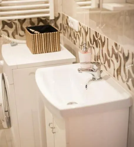 V 13 - 3 Bdr Balcony, Views - Courtyard N Vokieciu